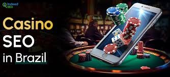 Esports ကစားသမားများ Computer မျက်နှာပြင်ရှေ့တွင် ပြိုင်ဆိုင်ကစားနေသည့် မြင်ကွင်း